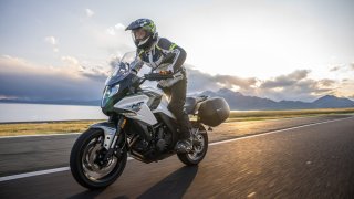 CFMOTO představilo novou cenově dostupnou cestovní motorku. Stojí hluboko pod 200 tisíc korun