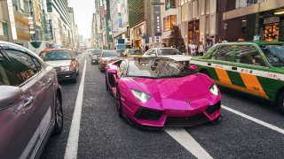 Lamborghini Aventador v růžové 2
