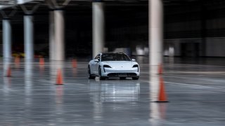 Porsche Taycan - rekord pod střechou