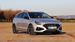 Prodeji nových aut v Česku kraluje Hyundai, který předběhl i Škodu. Zatím u jedné skupiny zákazníků