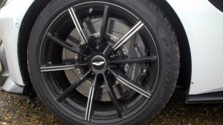 Aston Martin Vantage – Interiér 3