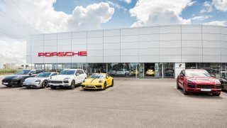 Porsche otevřelo v Praze svůj nejmodernější showroom v Evropě. Vyšel na 50 milionů korun