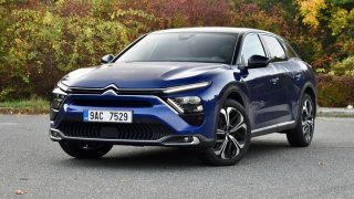 Test Citroën C5 X Hybrid: Kocábka náramná