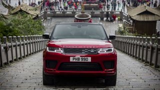 Range Rover Sport vyšplhal až k Nebeské bráně