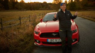 Téměř stoletý Švéd si koupil Mustanga 2