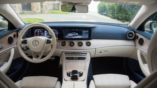 Mercedes-Benz E300 Coupe interiér 12