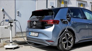 Baterie jako generátor příjmů. Volkswagen vydělává na elektřině díky trikům s nabíjením
