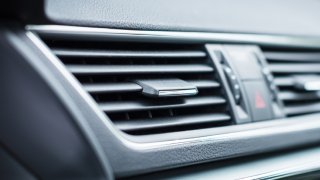 Vzduch v autě může být až pětkrát špinavější než ten venkovní, upozorňuje německý autoklub