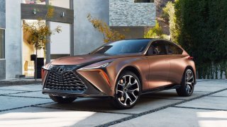 Lexus plánuje první supersportovní SUV