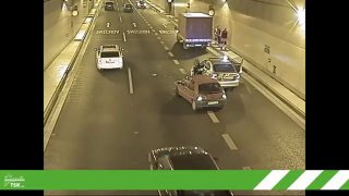 TSK vyrobila nové akční video z kuriózních nehod v tunelu Blanka. Doplnila ho vtipnými komentáři