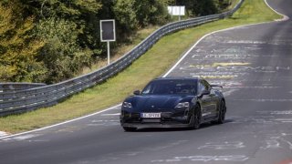 Elektromobily začínají vládnout Severní smyčce Nürburgringu. Porsche a Hyundai zajely dechberoucí časy na kolo