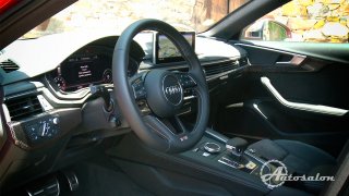 Interiér Audi S4 Avant 