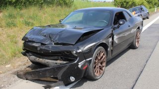 Divoké podjíždění s americkým muscle car vedlo u Vyškova k nehodě. Tři auta jsou na odpis