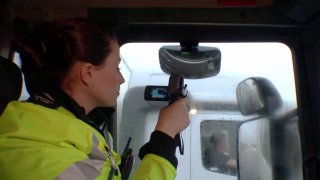 Řidiče kamionů hlídají maskované policejní tahače 