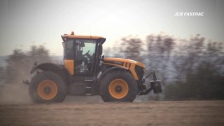 Test traktorů JCB Fastrac