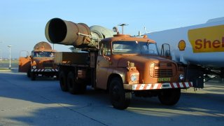 V Čechách je na prodej raritní nákladní tatra s motorem z MiGu-15. Jezdila až 150 km/h