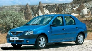 Dacia Logan se v roce 2004 začala prodávat za 199 900 Kč. Cenové dno ale měla v roce 2010 mnohem níž