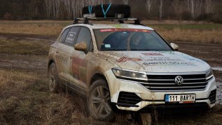 Volkswagen Touareg Vašek pokořil Rallye Dakar. To ale netušil, co na něj čeká v Česku