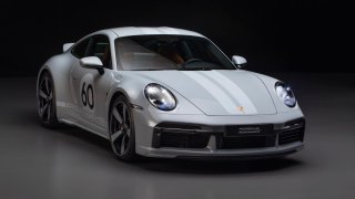 Porsche ukázalo nejrychlejší 911 s manuální převodovkou. Má funkci, která udělá řidiče z každého