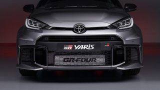 Úchvatná Toyota GR Yaris dostala více výkonu, automat a ovladače přepracované tak, aby šlo stabilizaci snáze vypnout