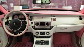 Rolls-Royce Wraith růžový 2