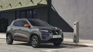 Dacia a Renault chtějí odsunout zákaz spalovacích motorů. Musely by zdražit