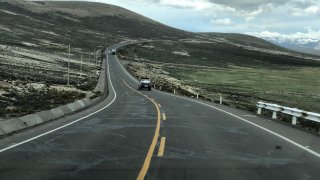 Nečekaně kvalitní silnice po cestě Peru - Bolívie 