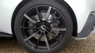 Aston Martin Vantage – Interiér 4