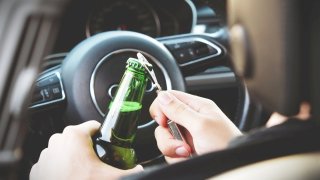 Alkohol za volantem: Nejvíce pijí řidiči v krajích piva a vína, nejméně v Praze