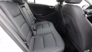 Hyundai Ioniq PHEV - interiér 6
