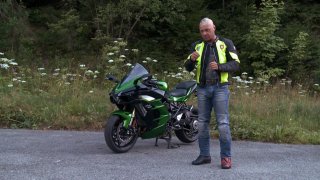 Recenze sportovně cestovního motocyklu Kawasaki Ninja H2 SX SE