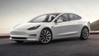 Tesla Model 3 sériová výroba