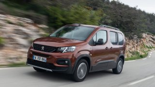 Peugeot mazaným trikem vrátil na trh oblíbené MPV. Udělal z něj užitkáč a přepážku dodatečně vyndá