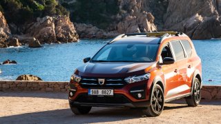 Rumunská automobilka bude mít první hybrid. Dacia Jogger z něj vytěží výkon 140 koní