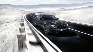 BMW oslavuje 35 let modelu M5