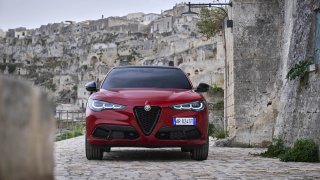 Alfa Romeo montuje sportovní podvozek z modelů QV do běžných aut. K tomu přihazuje slušivý kabát