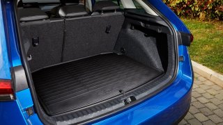 I škodovky si přidávají. Němci měřili rozdíl mezi udávaným a reálným objemem kufru hatchbacků a MPV
