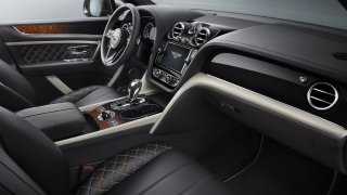 Luxusní dvanáctiválcové SUV Bentley Bentayga. 3