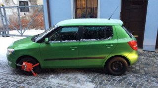 V Olomouci bojují s řidiči, kteří se rozjíždějí s nasazenou botičkou