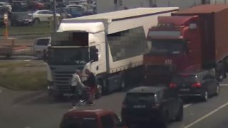 Naštvaný cyklista vybrzdil v Ostravě nákladní auto. K tragické nehodě byl jen kousek