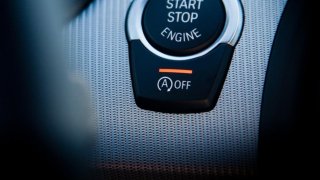 Tlačítko start-stop u vozů BMW