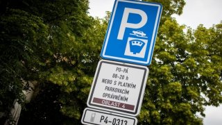 Praha opět zkomplikuje parkování a rozšíří zóny placeného stání