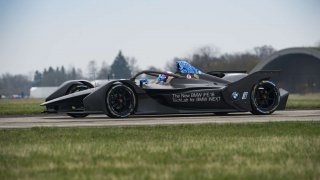 BMW iFE.18 pro šampionát Formule E vstupuje do další fáze vývoje