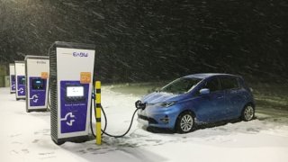 Spotřeba elektromobilů roste v zimě až o 100 procent. Problémem jsou hlavně krátké jízdy