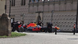 Formule 1 stáje Red Bull v Praze u Pražského hradu