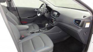 Hyundai Ioniq PHEV - interiér 5