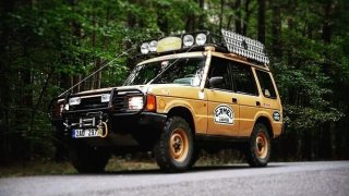 Off-roadovou legendu proslavil závod pro dobrodruhy. Land Rover Discovery z roku 1992 jezdí v Česku