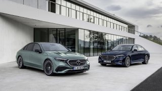 Nová generace Mercedesu-Benz třídy E využívá umělou inteligenci, jezdí bez řidiče a nabízí TikTok