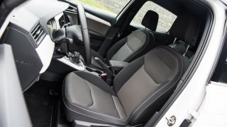 SEAT Arona 1.0 TSI interiér 6