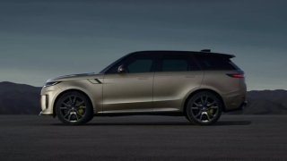 Land Rover začal nabízet „emková“ BMW. Nové modely Range Rover SV a Range Rover Sport SV totiž přináší jednu sice skrytou, ale velmi významnou novinku